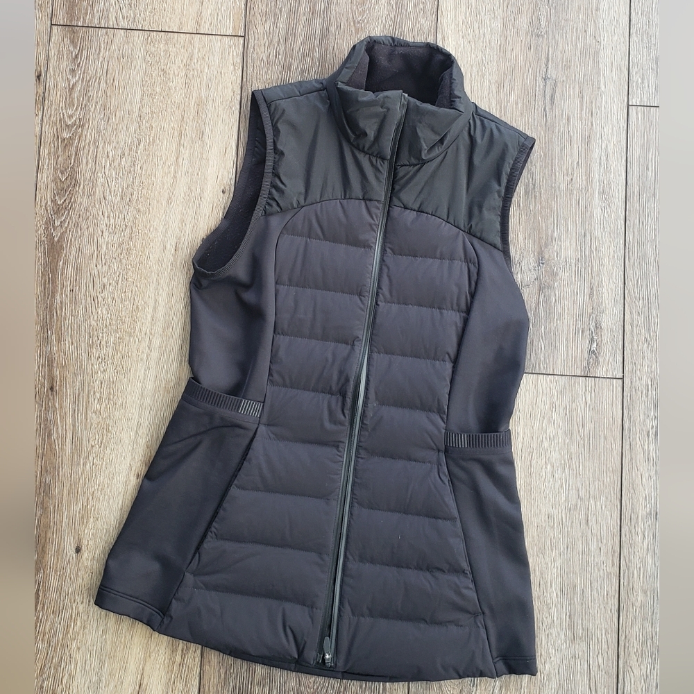 Lululemon size 4 vest puffer full zip